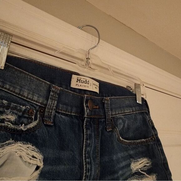 Mudd flexstretch high rise midi short Size 5 - Picture 2 of 4